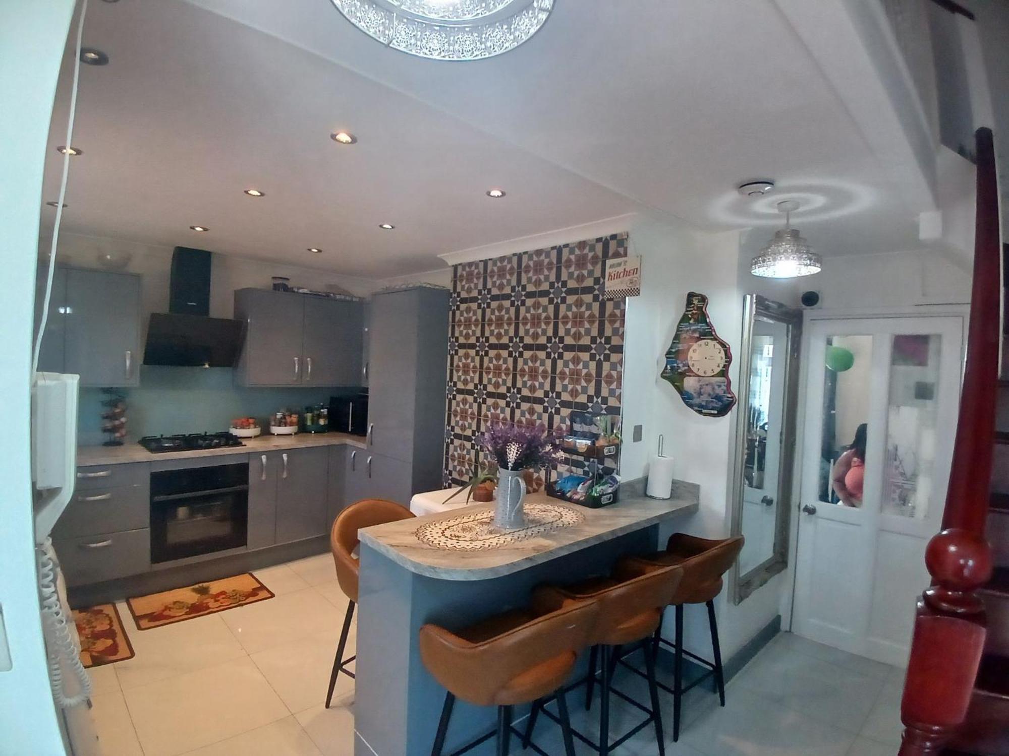 Maison d'hôtes 4 Bedroom House Rented By The