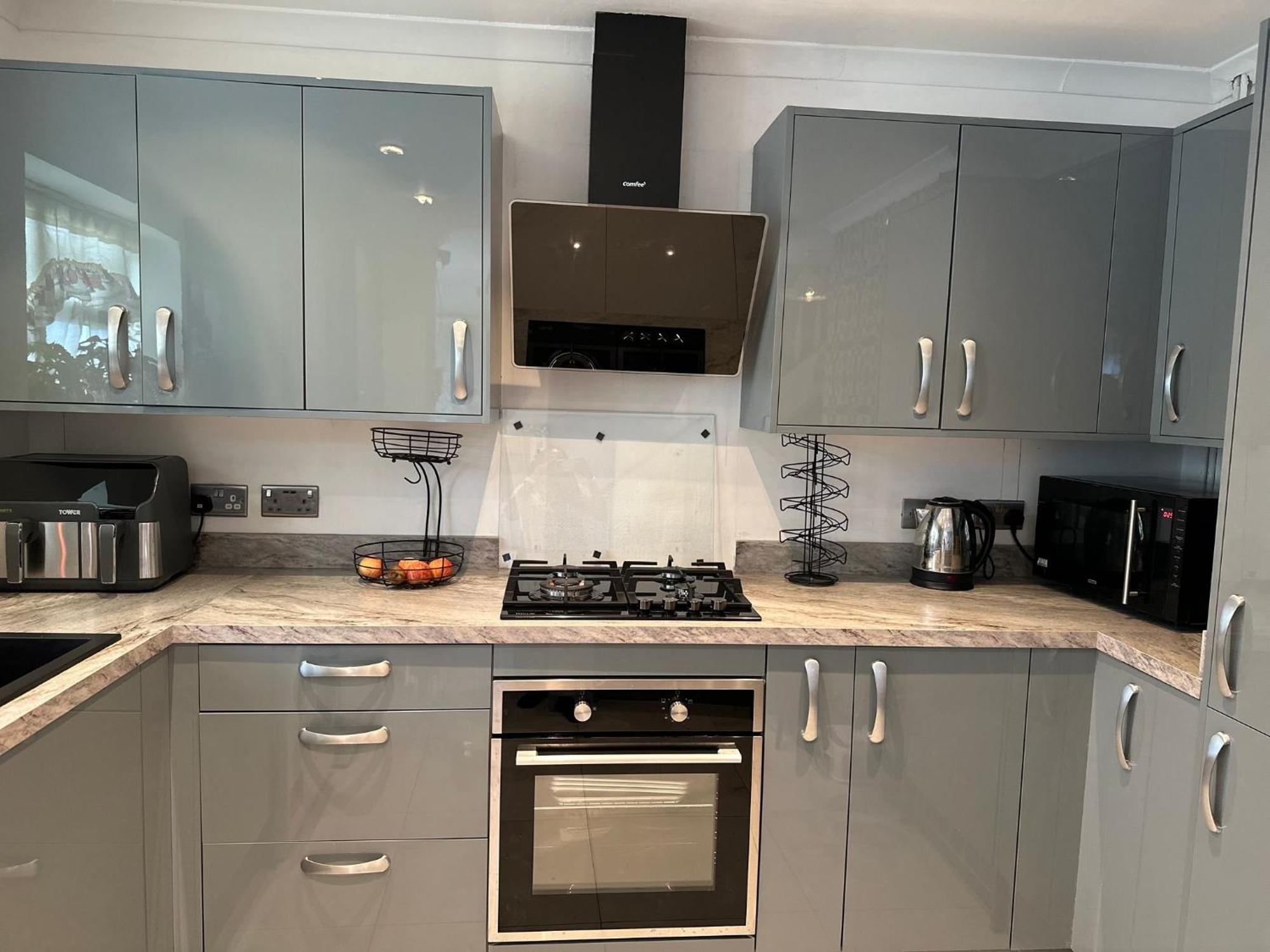 Guest house 4 Bedroom House Rented By The